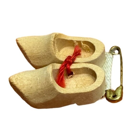 Miniature Wooden Clogs Pin Dutch Souvenir Handcrafted Vintage Collectible Brooch - Picture 2 of 6